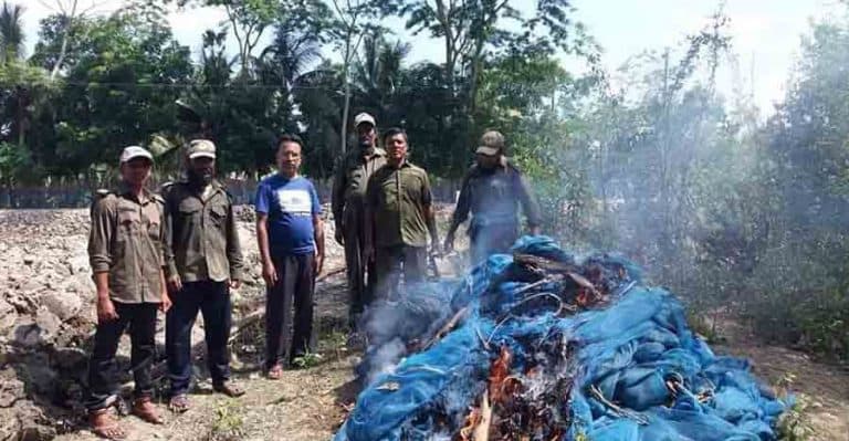 সুন্দরবনের নদী থেকে অবৈধ নেট জাল উদ্ধার