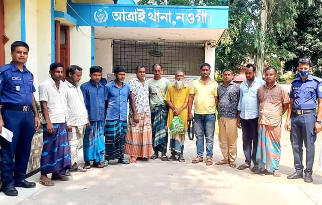 আত্রাইয়ে পৃথক অভিযানে ৭জুয়াড়িসহ ১১জন গ্রেপ্তার