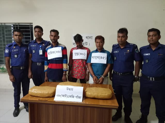 মোংলা ৮ কেজি গাঁজাসহ তিন মাদক কারবারি আটক