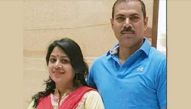 আদালতে আত্মসমর্পণ করলেন ওসি প্রদীপের স্ত্রী