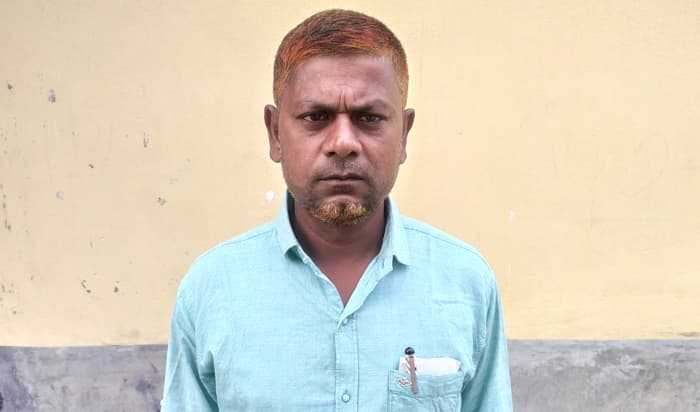 হাকিমপুরে শ্রেষ্ঠ শিক্ষক নির্বাচিত হলেন মোশাররফ হোসেন