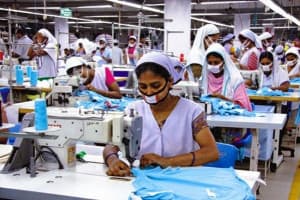 ভয়াবহ সংকটে পোশাকশিল্প, কর কমানোর দাবি
