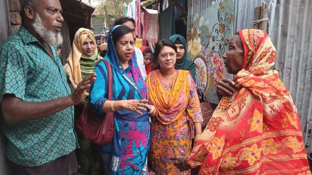 বরিশালে জাতীয় পার্টির মেয়র প্রার্থীর পক্ষে ইসমত আরা ইকবালের প্রচারণা