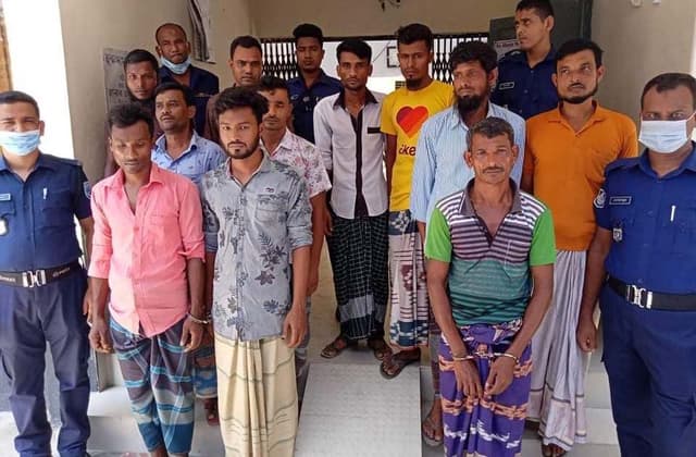 ভূরুঙ্গামারীতে জুয়া খেলার অভিযোগে আটক ১১