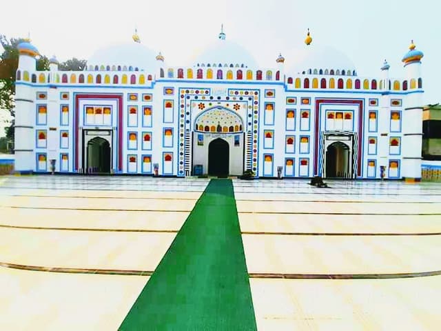 মুসলিম জাতির স্মৃতি বহণ করে আরিফাইল মসজিদ
