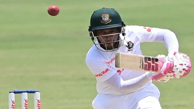 মুশফিকের দায়িত্বশীল ব্যাটিংয়ে স্বস্তি নিয়ে লাঞ্চে বাংলাদেশ