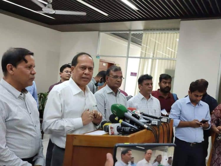 ইভিএমে এখনো আস্থা আসেনি, দিনের ভোট দিনেই হবে: সিইসি