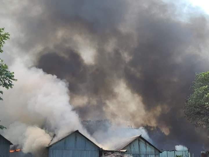 কালিয়াকৈরে কলোনিতে ভয়াবহ আগুন