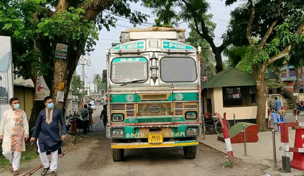 হিলিতে করোনা সংক্রমণ বৃদ্ধি পাওয়ায় আতংকে স্হানীয়রা