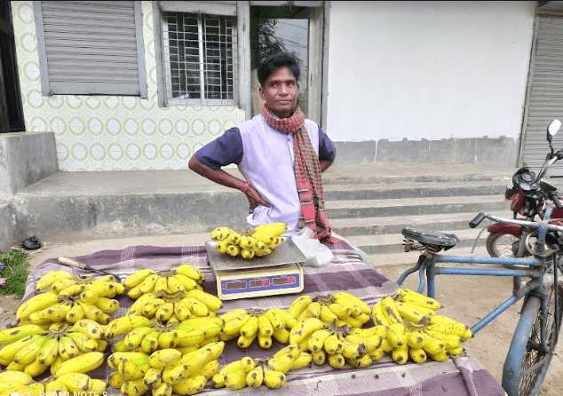 হিলিতে ৫০ টাকা কেজি বিক্রি হচ্ছে কলা