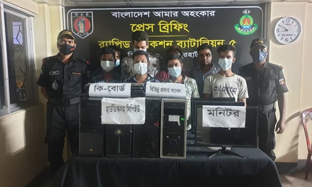 নওগাঁয় পর্নোগ্রাফি ভিডিও সরবরাহ, আটক ৮ যুবক