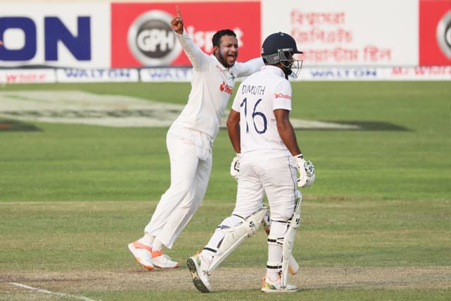 সাকিবের ঘূর্ণিতে ফিরলেন করুনারত্নে