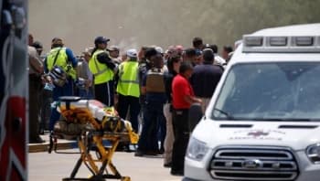 যুক্তরাষ্ট্রে স্কুলে বন্দুক হামলায় অন্তত ১৮ শিশুসহ নিহত ২১