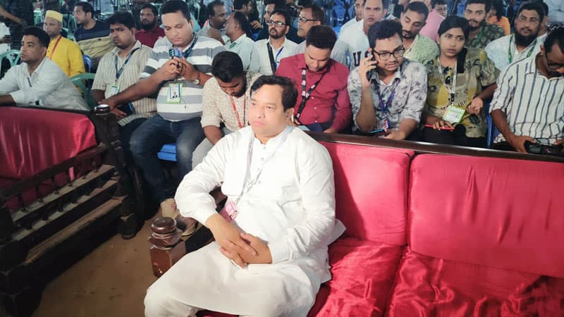 গাজীপুরে ফল ঘোষণায় বিলম্ব, ক্ষুব্ধ জাহাঙ্গীর