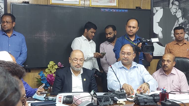 মধ্যরাতে জারি হতে পারে মহাবিপৎ সংকেত: প্রতিমন্ত্রী