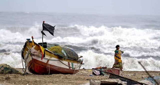 দুপুরে ঘূর্ণিঝড়ে রূপ নেবে গভীর নিম্নচাপ