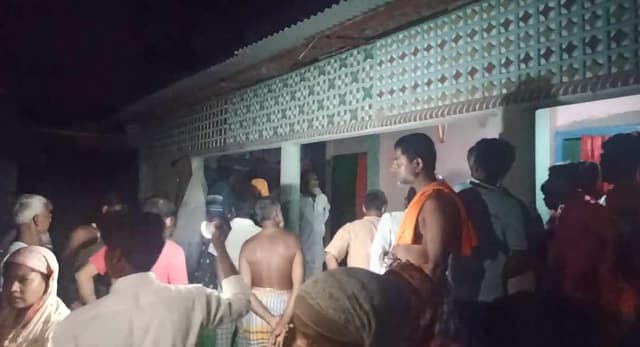 বড় ভাইকে বাঁচাতে গিয়ে বিদ্যুতায়িত হয়ে দুই ভাইয়ের মৃত্যু