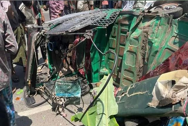 বাস-অটোরিকশা সংঘর্ষে নিহত ২