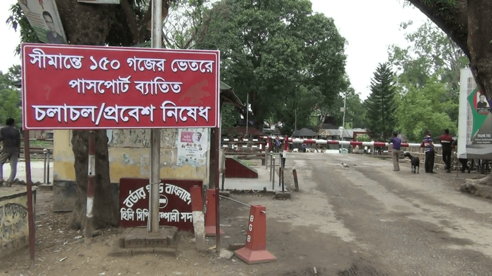 হিলি বন্দরে ভারতীয় ট্রাক চালক ও সহকারীদের অবাধ বিচরণ!