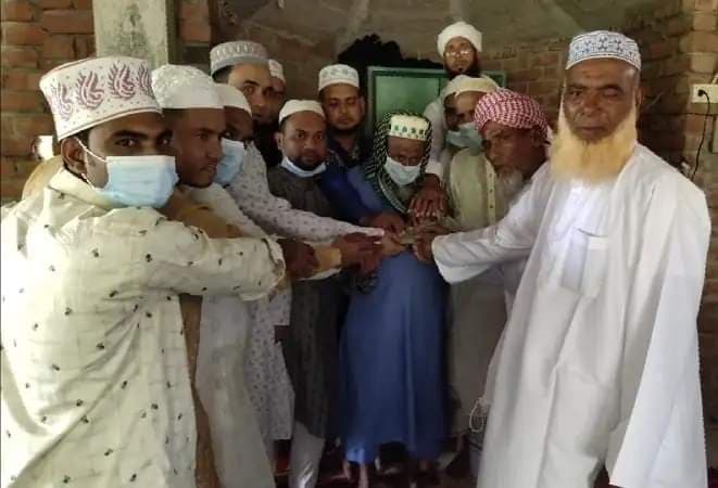 দক্ষিণ দৌলতদিয়া ইয়াং ফাউন্ডেশন এর পক্ষ থেকে মসজিদে অর্থ প্রদান
