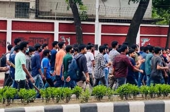 ঢাবিতে ছাত্রলীগ-ছাত্রদল নেতাকর্মীদের মধ্যে সংঘর্ষ