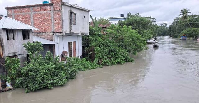 ঘূর্ণিঝড় রিমালের প্রভাবে বাগেরহাটের নিম্নাঞ্চল প্লাবিত