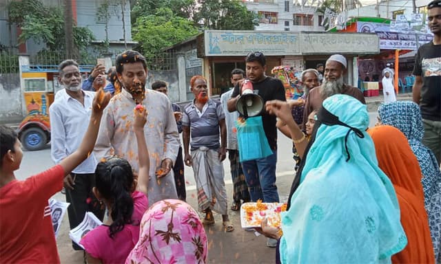 ভোটারদের ভালবাসায় সিক্ত স্বতন্ত্র মেয়র প্রার্থী রুপন