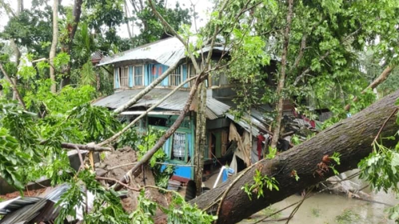 ঘূর্ণিঝড় রেমালের তাণ্ডবে ৭ জনের মৃত্যু