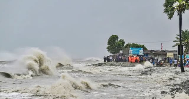 ঘূর্ণিঝড় রেমালের তাণ্ডবে ছয় জেলায় প্রাণহানি বেড়ে ১২
