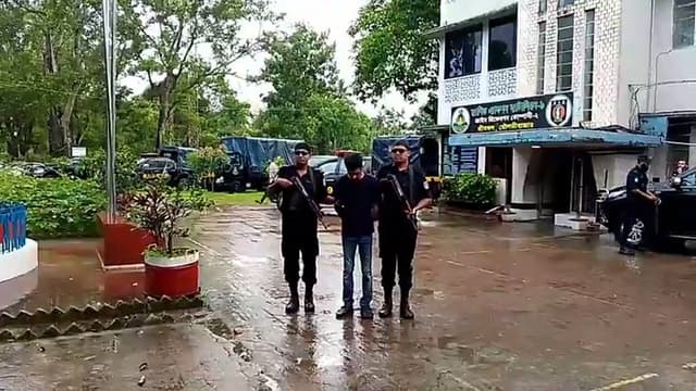 শ্রীমঙ্গলে র‍্যাব-৯ এর অভিযানে অস্ত্র ও মাদকসহ গ্রেপ্তার ১