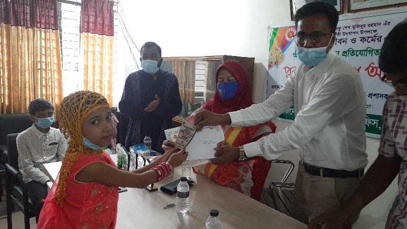 মাদারীপুরের চিত্রাঙ্কন প্রতিযোগিতা পুরুস্কার বিতরণ অনুষ্ঠিত