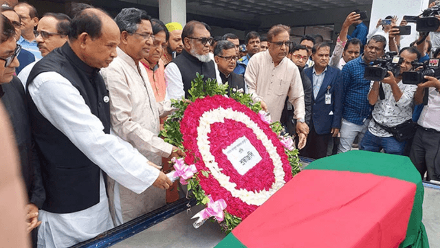 আবদুল গাফ্‌ফার চৌধুরীর মরদেহ কেন্দ্রীয় শহীদ মিনারে