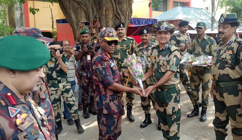 হিলি সীমান্ত পরিদর্শনে বিজিবি মহাপরিচালক
