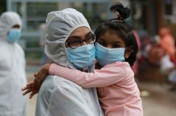 বিশ্ব করোনায় দৈনিক মৃত্যু হাজারের নিচে, কমেছে শনাক্তও