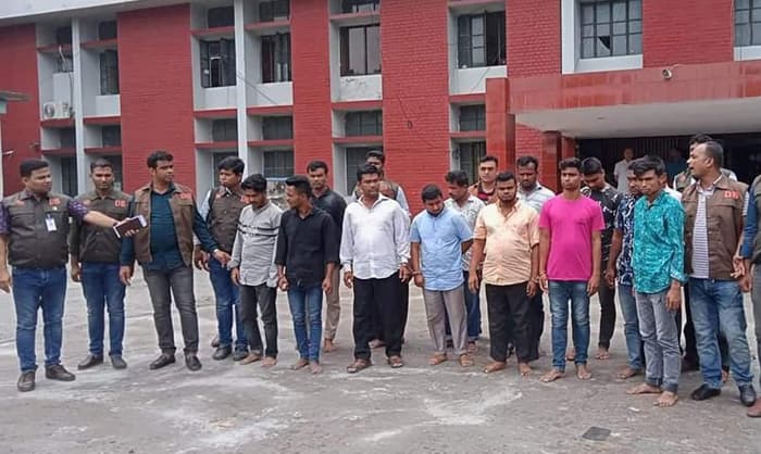 ঝিনাইদহে ১৬ পকেটমার আটক