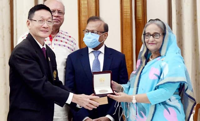 ‘পল্লী উন্নয়ন’ পদক পেলেন প্রধানমন্ত্রী শেখ হাসিনা