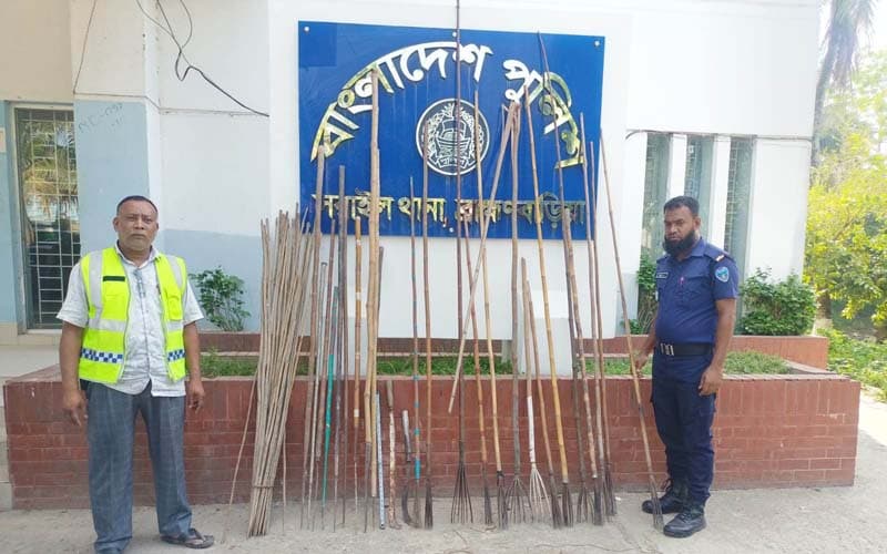 সরাইলে পুলিশের অভিযানে বিপুল পরিমান দেশীয় অস্ত্র উদ্ধার