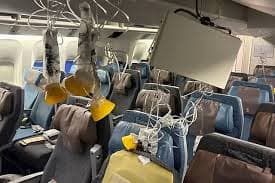 মাঝ আকাশে উড়োজাহাজে প্রচণ্ড ঝাঁকুনি, একই পরিবারের ৫ জন আইসিইউতে