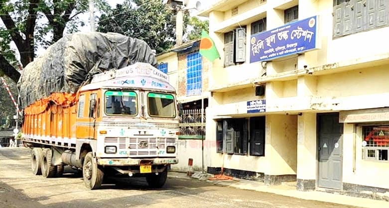 হিলি স্থলবন্দর দিয়ে আবারও ভারত থেকে গম আমদানি শুরু