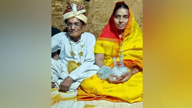 ৭৫ বছর বয়সে বিয়ের পিঁড়িতে আনু