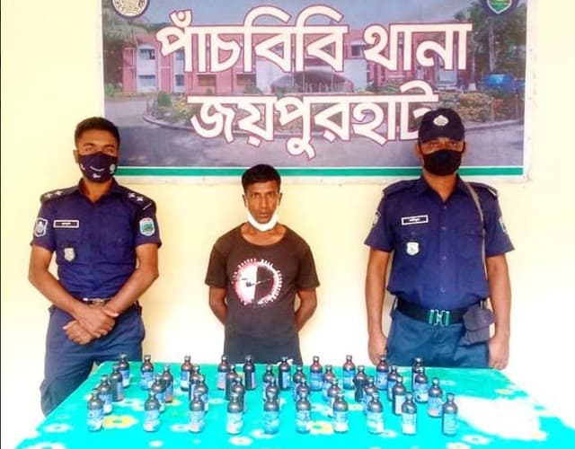 পাঁচবিবিতে মাদক চোরাকারবারি আটক