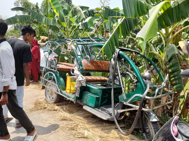 ধান-বোঝাই ট্রাক্টরের চাপায় অটোচার্জারের এক যাত্রী নিহত, আহত ২