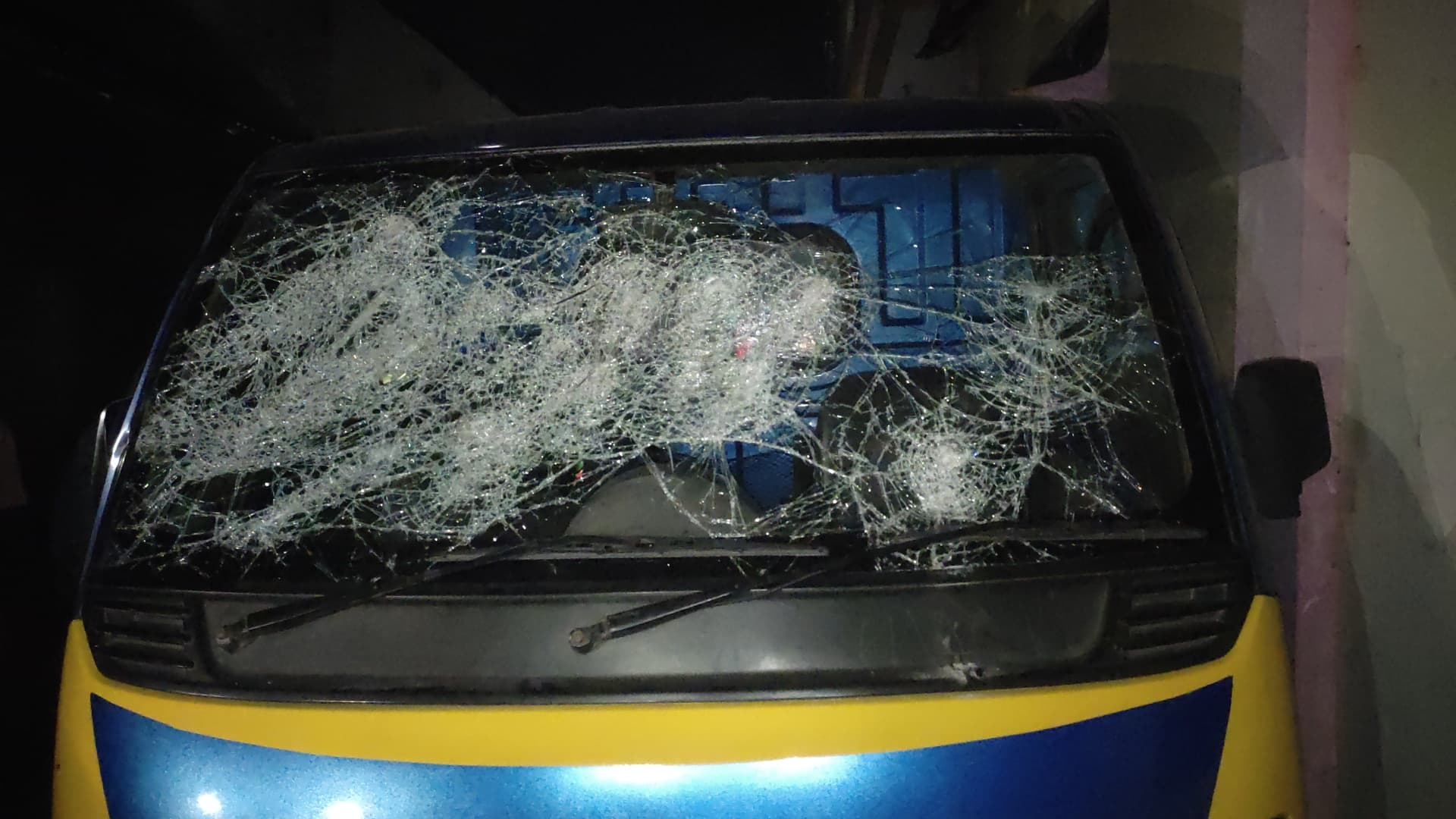 ব্যবসায়ীর বাড়ি-গাড়িতে কিশোর গ্যাংয়ের হামলা