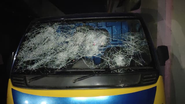 ব্যবসায়ীর বাড়ি-গাড়িতে কিশোর গ্যাংয়ের হামলা