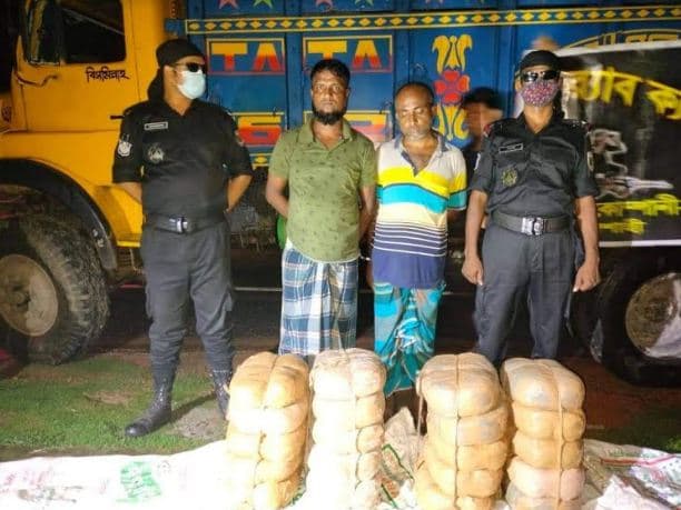পলিথিন দিয়ে ঢেকে রাখা ছিল ৪০ কেজি গাঁজাঃ আটক ২