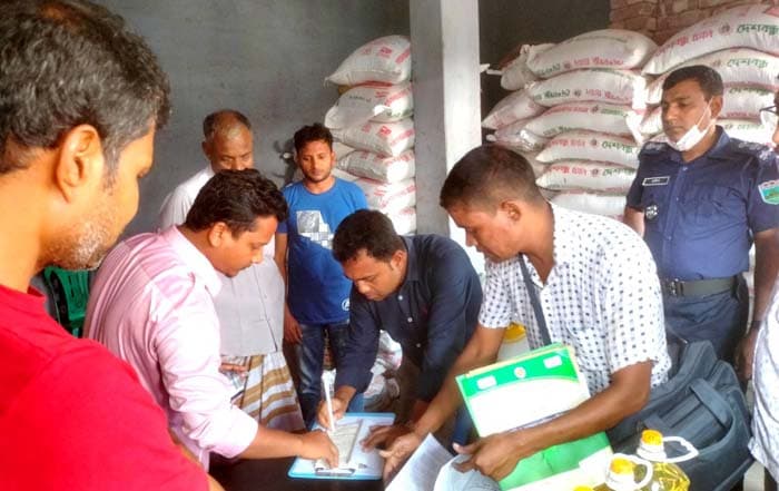 আত্রাইয়ে চালের বাজারে অভিযান: চার ব্যবসায়ীকে জরিমানা