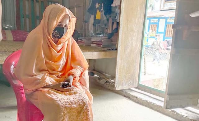 কলাপাড়ায় স্ত্রীর স্বীকৃতির দাবিতে স্বামীর বাড়িতে অবস্থান কলেজছাত্রীর