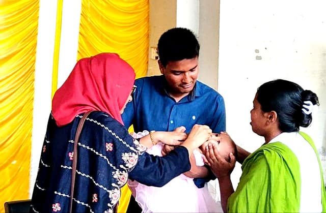 হিলিতে ভিটামিন-এ প্লাস ক্যাম্পেইনের উদ্বোধন