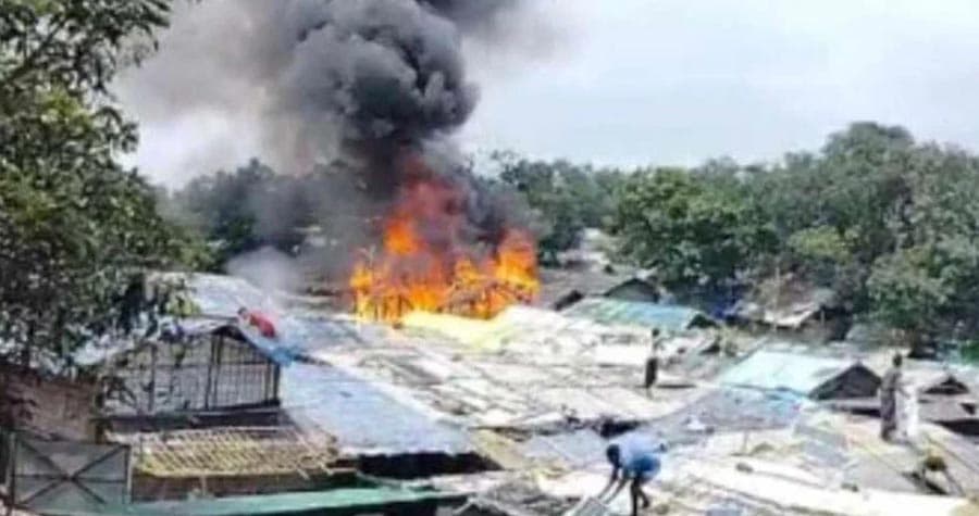 রোহিঙ্গা ক্যাম্পে আগুনে দুই শতাধিক ঘর পুড়ে ছাই