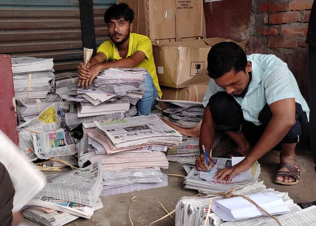 করোনাভাইরাস: মানবেতর জীবনযাপন করছে পত্রিকার হকাররা
